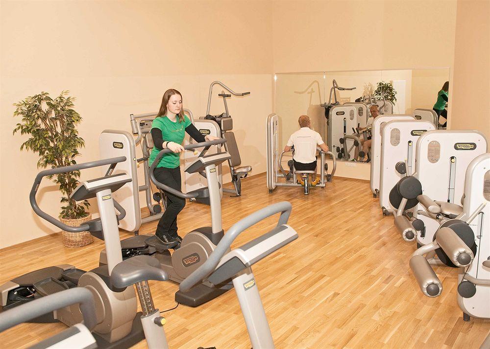 Strandhotel Seerose Kölpinsee Екстериор снимка