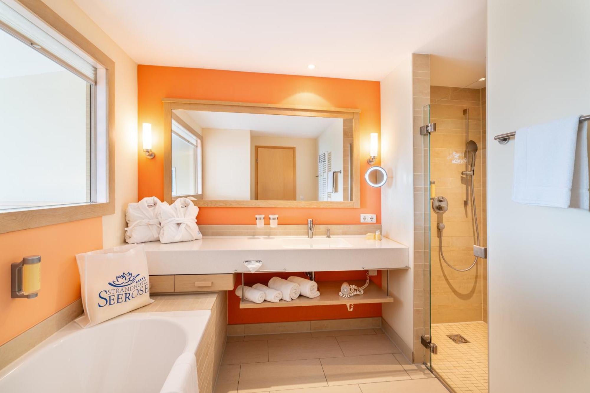 Strandhotel Seerose Kölpinsee Екстериор снимка