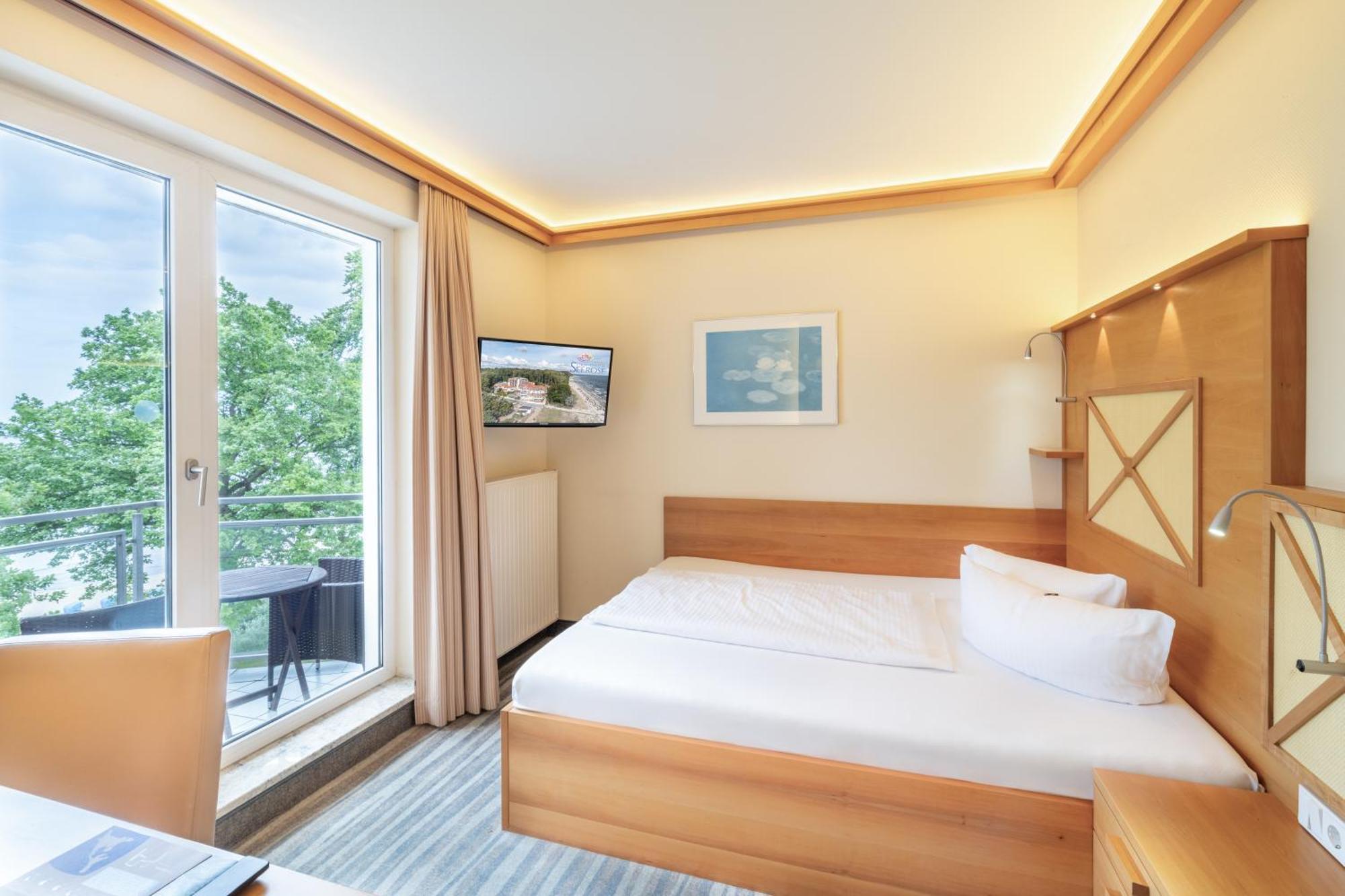 Strandhotel Seerose Kölpinsee Екстериор снимка