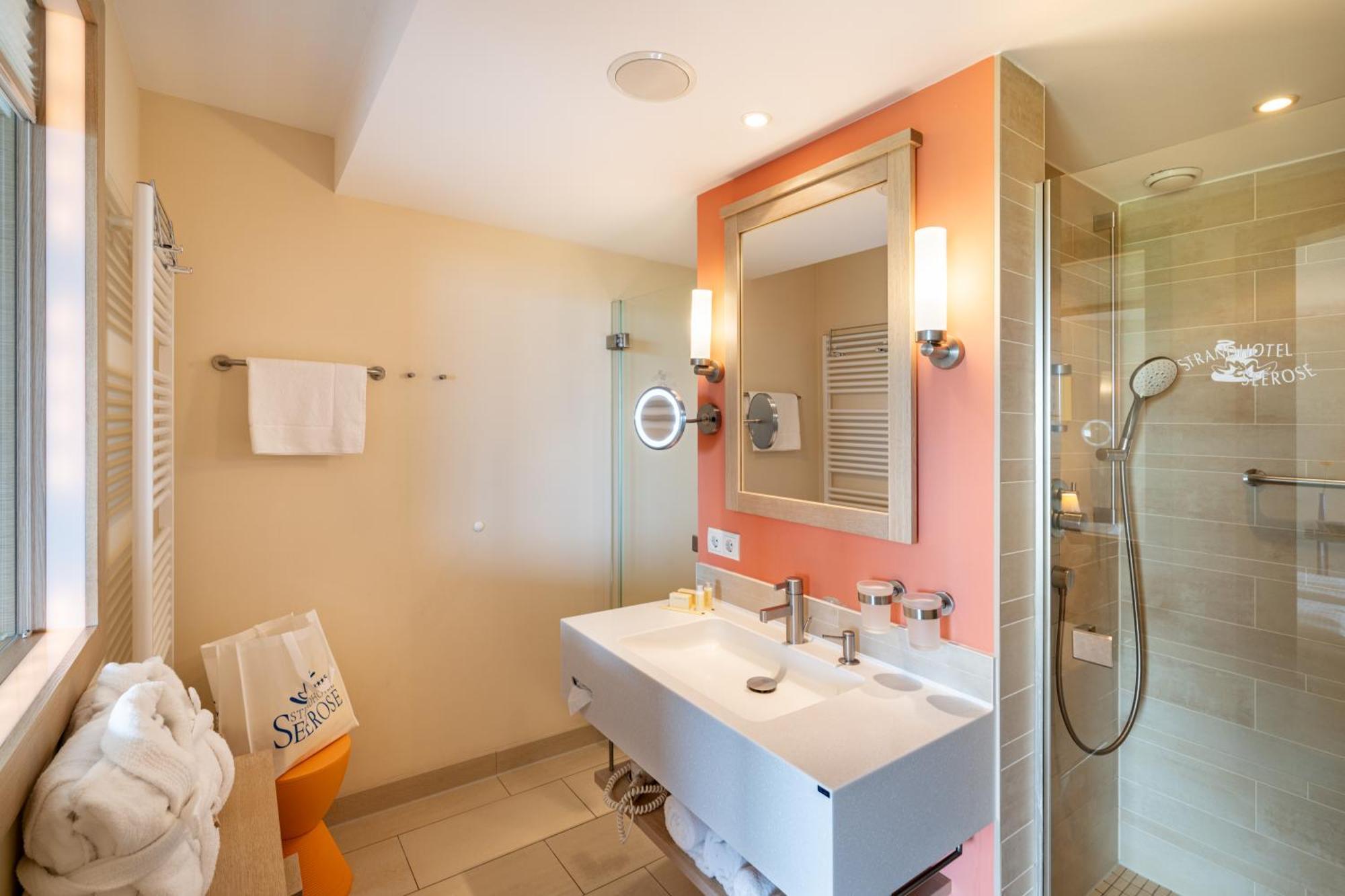 Strandhotel Seerose Kölpinsee Екстериор снимка