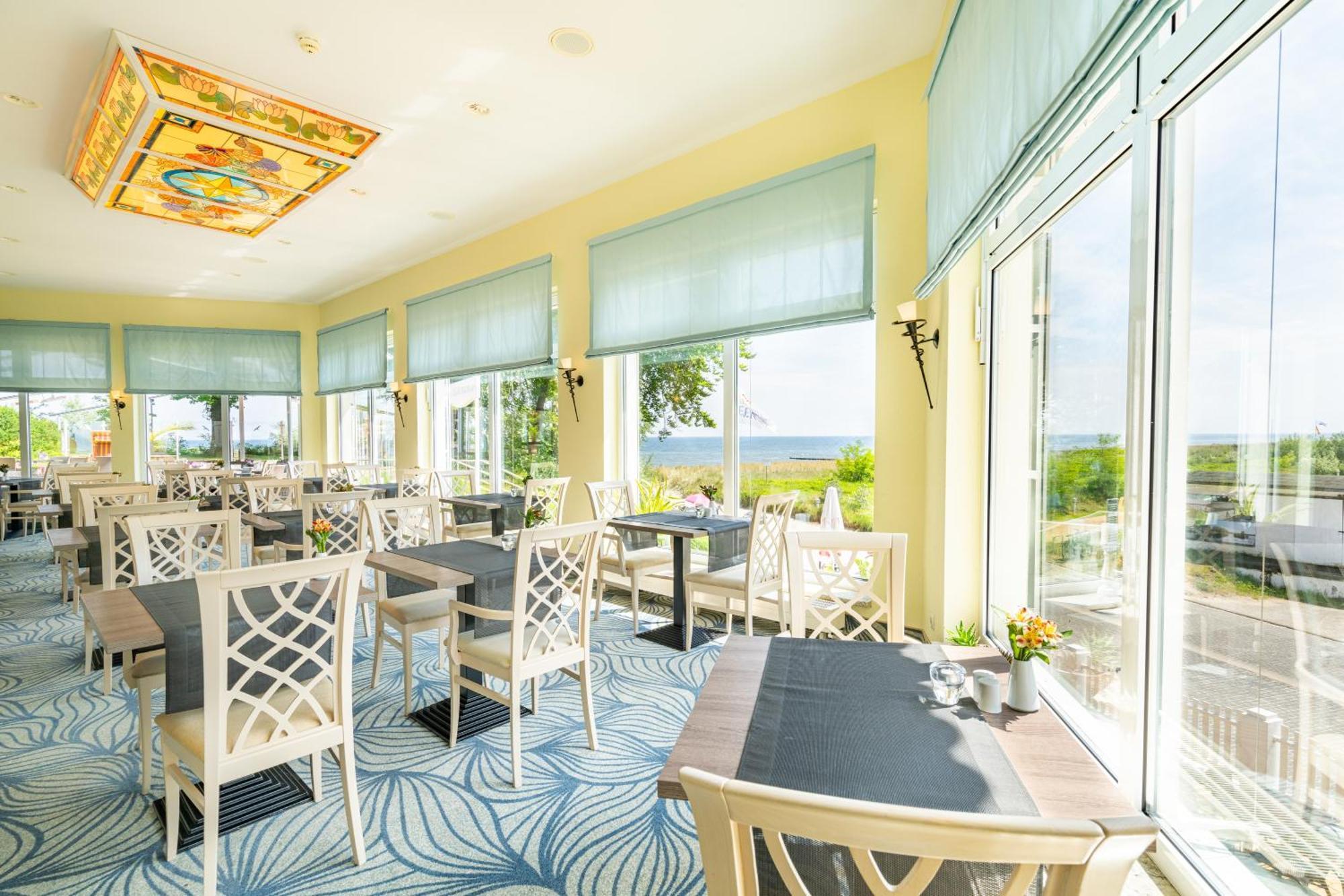 Strandhotel Seerose Kölpinsee Екстериор снимка
