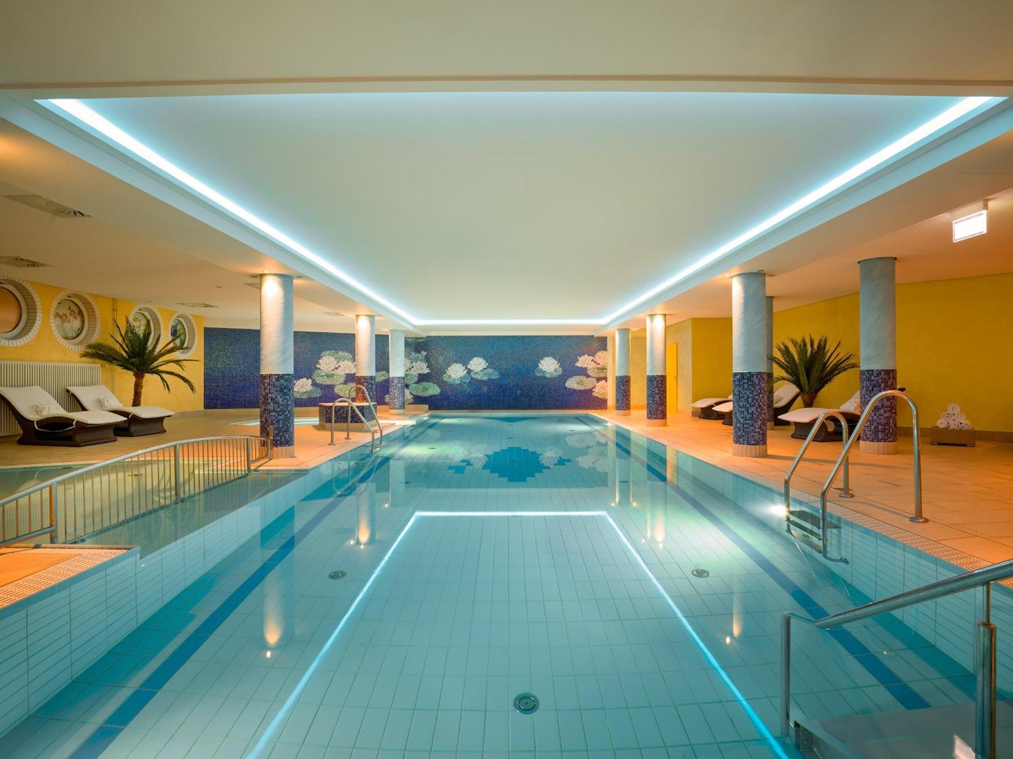 Strandhotel Seerose Kölpinsee Екстериор снимка