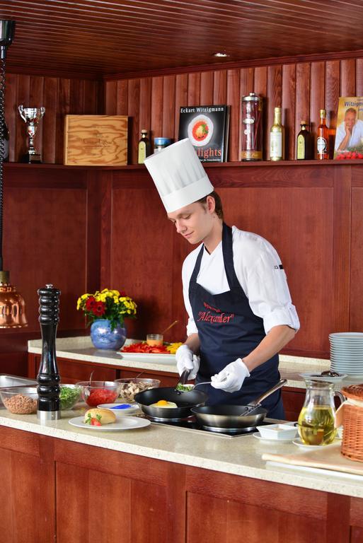 Strandhotel Seerose Kölpinsee Екстериор снимка