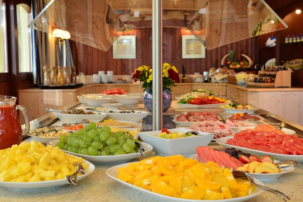 Strandhotel Seerose Kölpinsee Екстериор снимка