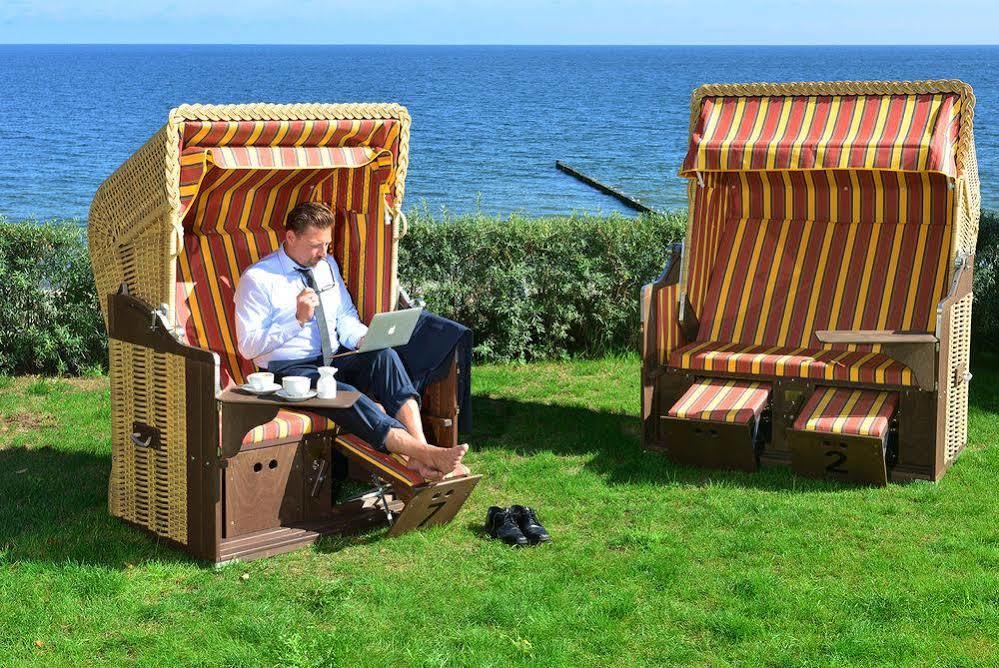 Strandhotel Seerose Kölpinsee Екстериор снимка