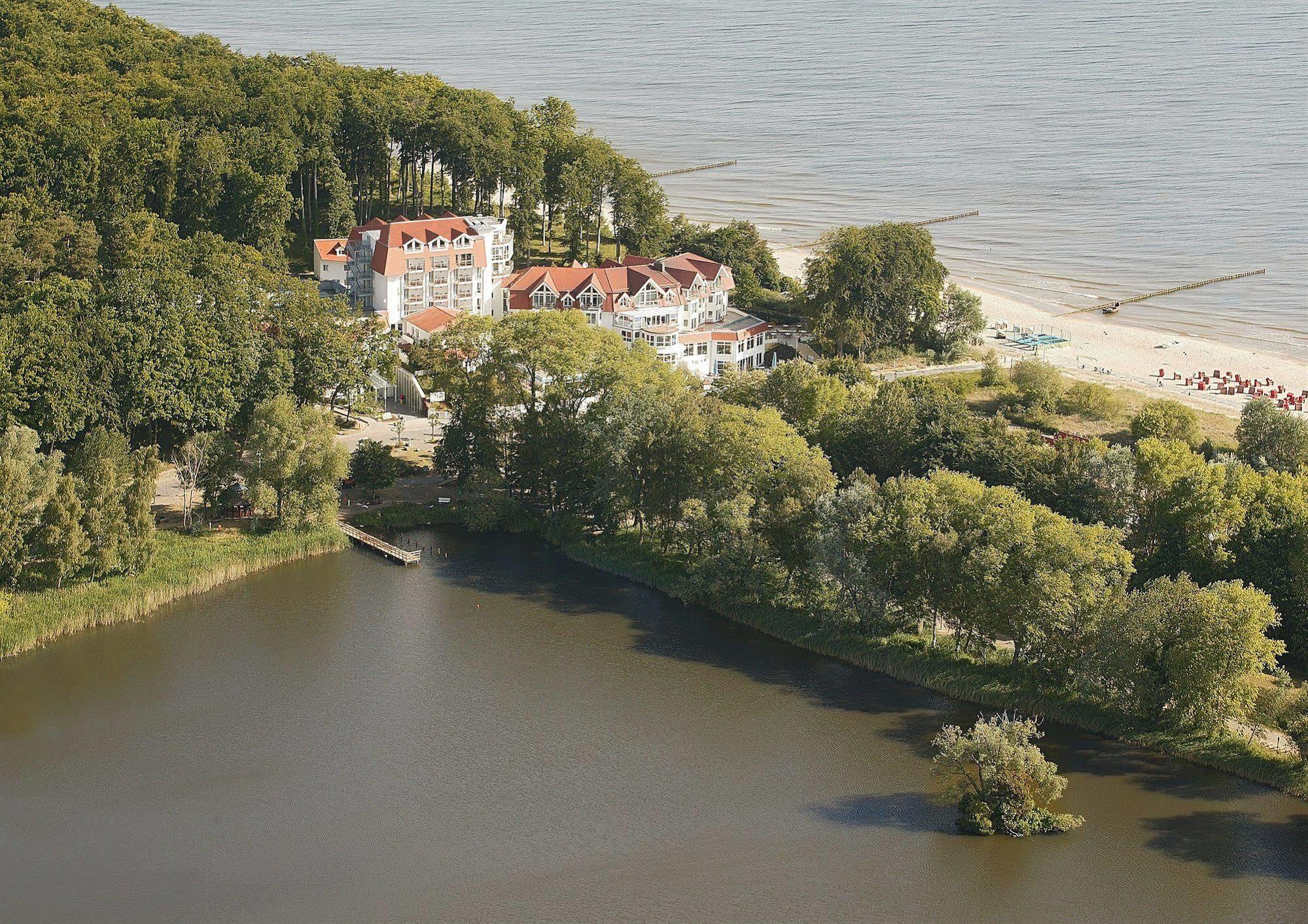 Strandhotel Seerose Kölpinsee Екстериор снимка